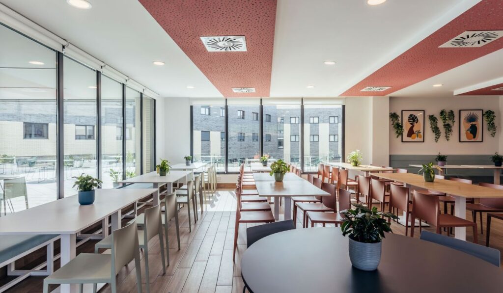 Comedor de Camplus Platina, residencia de estudiantes en Salamanca